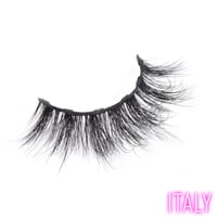 Image 1 of Italy Magnetic Lash