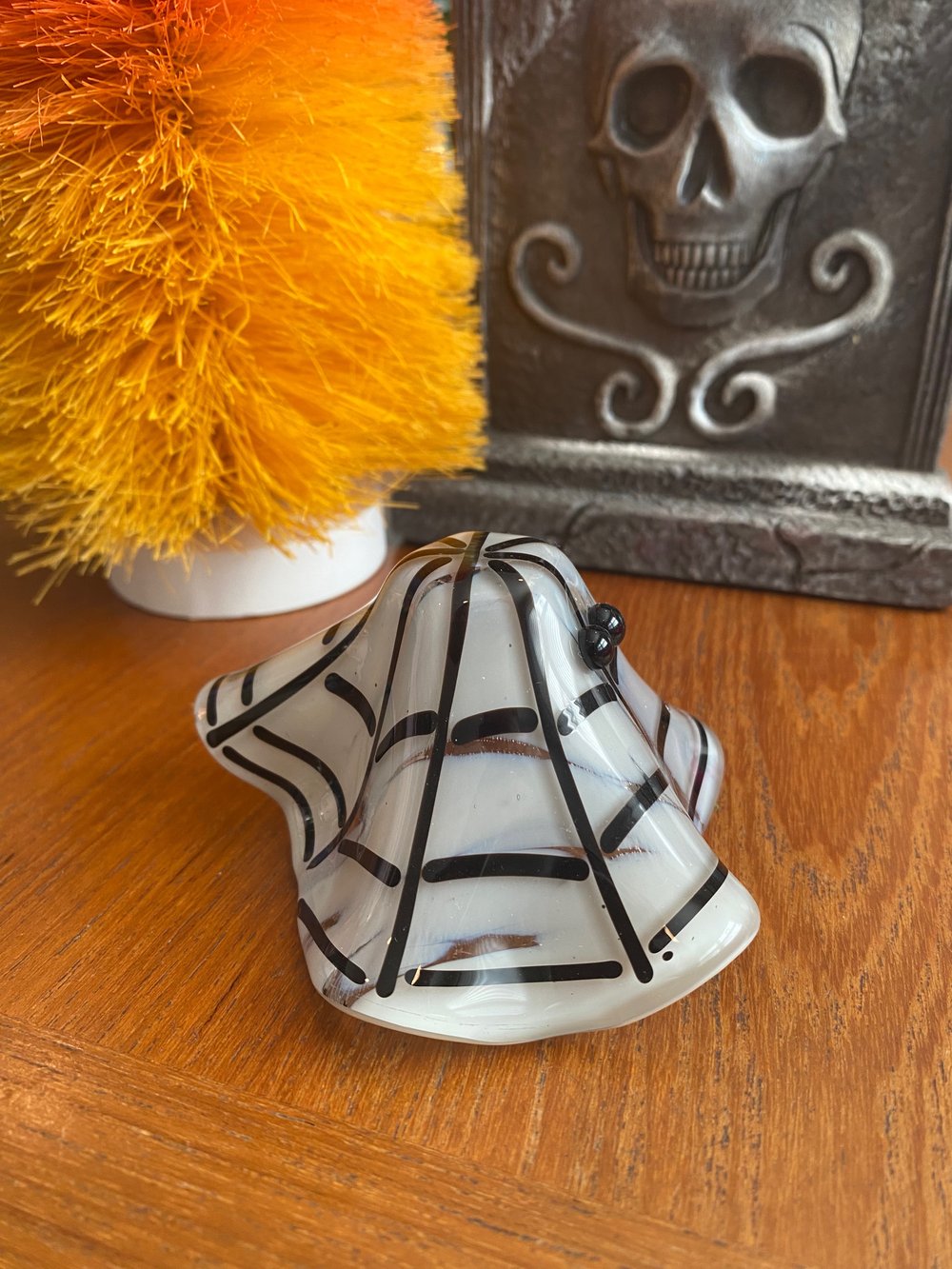 Image of White Whispy Spider, Medium