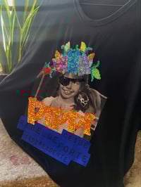 Image 1 of Camiseta bordada a man. Pippi negra. Corte oversize.