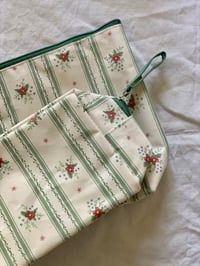 Image 2 of Trousse de toilette fleurie