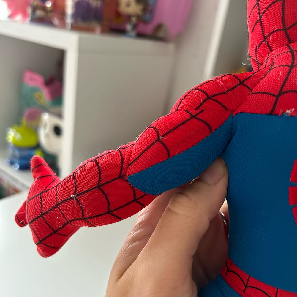 Image of PELUCHE DISNEY SPIDER-MAN