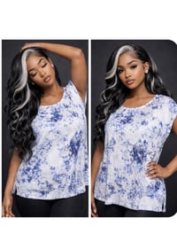 Image 3 of New Large Rose & Olive top #776*8