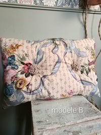 Image 3 of Coussin " Bouquet d'Elise "