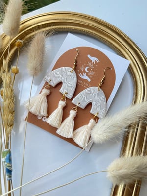 Image of Vintage Tassels Arch