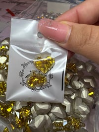 Image 4 of Zulay Crystals- Honey Chaton (2pc)