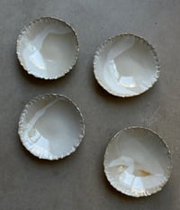 Image 3 of Assiette creuse printemps, beige nuancé