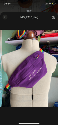 Image 2 of Banane rainbow - Maladroite mais bien à gauche