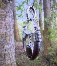 Image 4 of Porcupine claw and labradorite pendant 