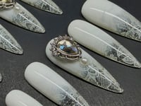 Image 3 of Heirloom Press-On Nails Size Medium 