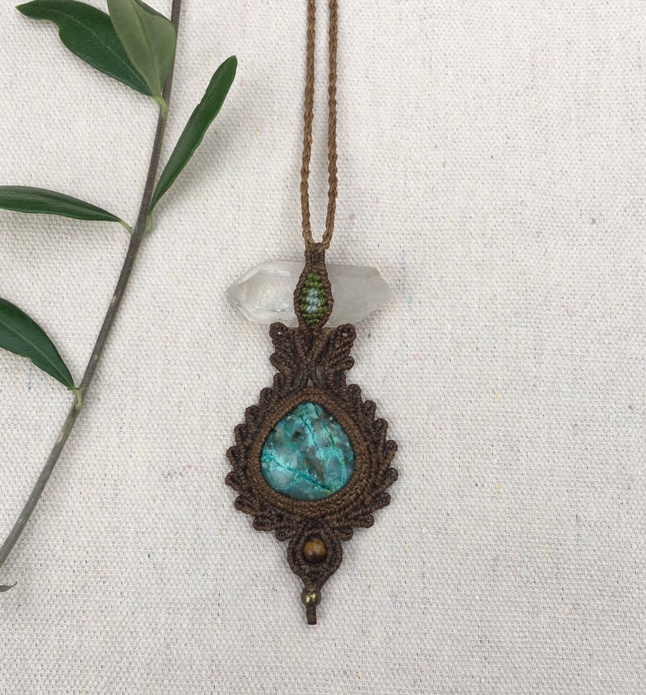 Image of Macrame necklace with Andean opal and quartz 