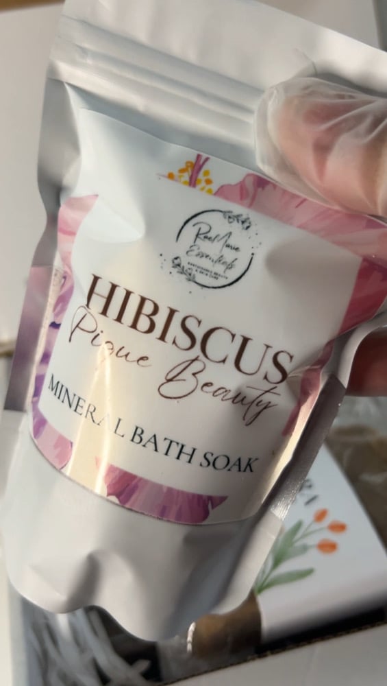 Image of Foaming Mineral Bath Soak