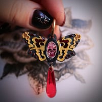 Image 3 of Pendientes | Colgante Polilla Calavera Rubí