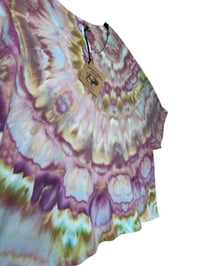 Image 5 of 3XL Crop Tee in Soft Warm Agate Ice Dye