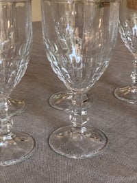 Image 3 of 6 verres à pied motif facette
