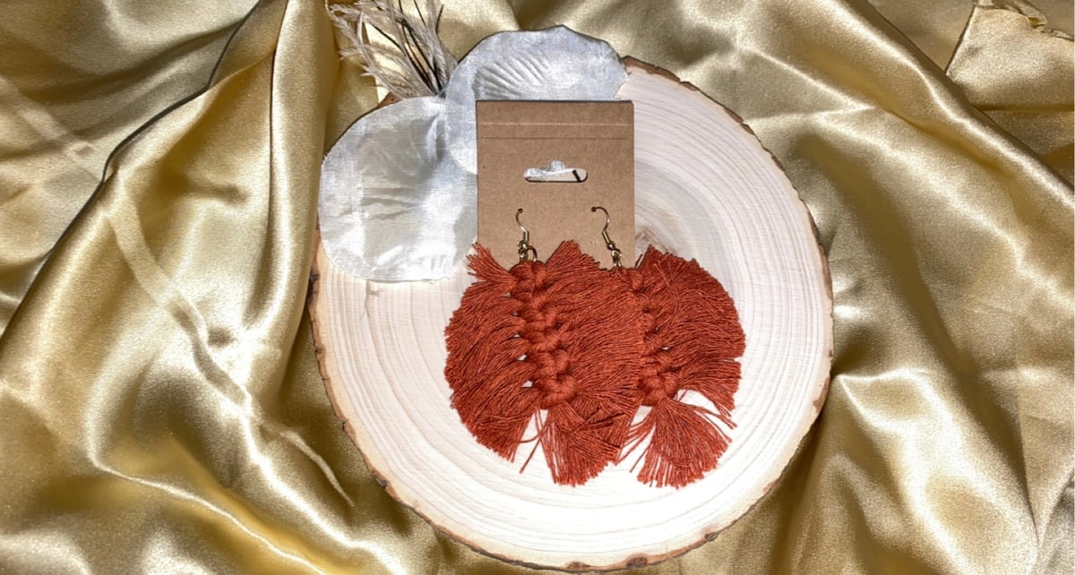 Image of Leaf Macramé Earrings: Auburn