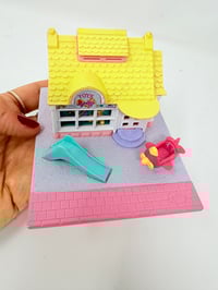 Image 3 of Ensemble bracelet et Polly Pocket Magasin de jouets 