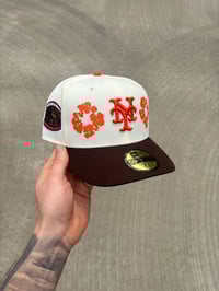 Image 1 of BROWN VISOR OFF WHITE NEW YORK METS CUSTOM FITTED CAPS 
