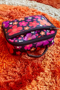 Image 2 of Insulated lunchbox or makeup bag in lazy daze dark