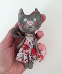 Image 3 of The floral dress kitty