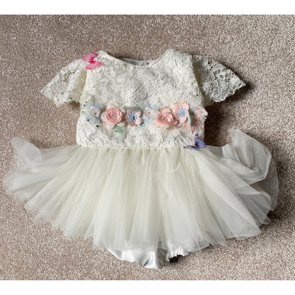 Image of Lace and pastels set 