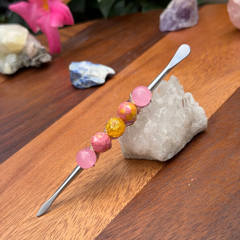 Image of pink honey dab tool