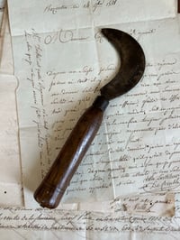 Image 3 of Serpette, début 1900, bois patiné et acier.
