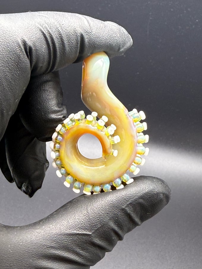 Image of Opal fume tentacle