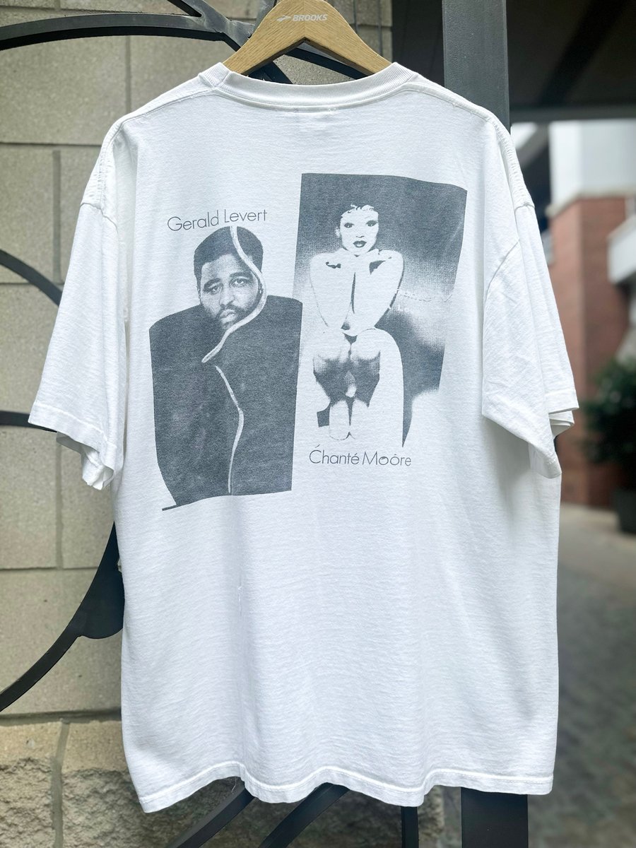 Image of 1995 Vintage “BARRY WHITE - THE ICON IS LOVE” Concert Tee, SIZE: XL