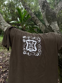 Image 4 of Ringtail tee with two varieties of colour