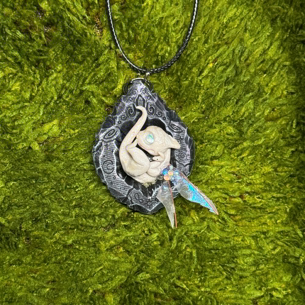 Image of PANDRAGONS ATTRACTION PEARL