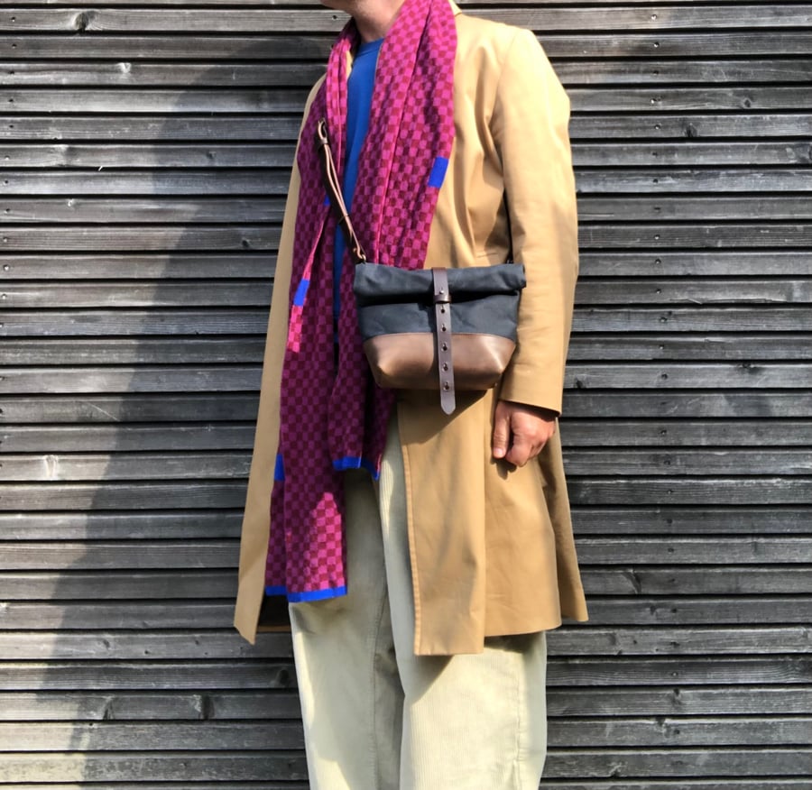 Image of Satchel in black waxed canvas with leather base