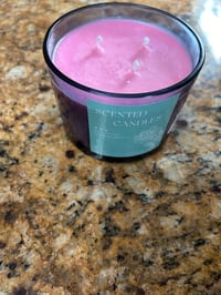 18oz Peach scented 3 wick candle