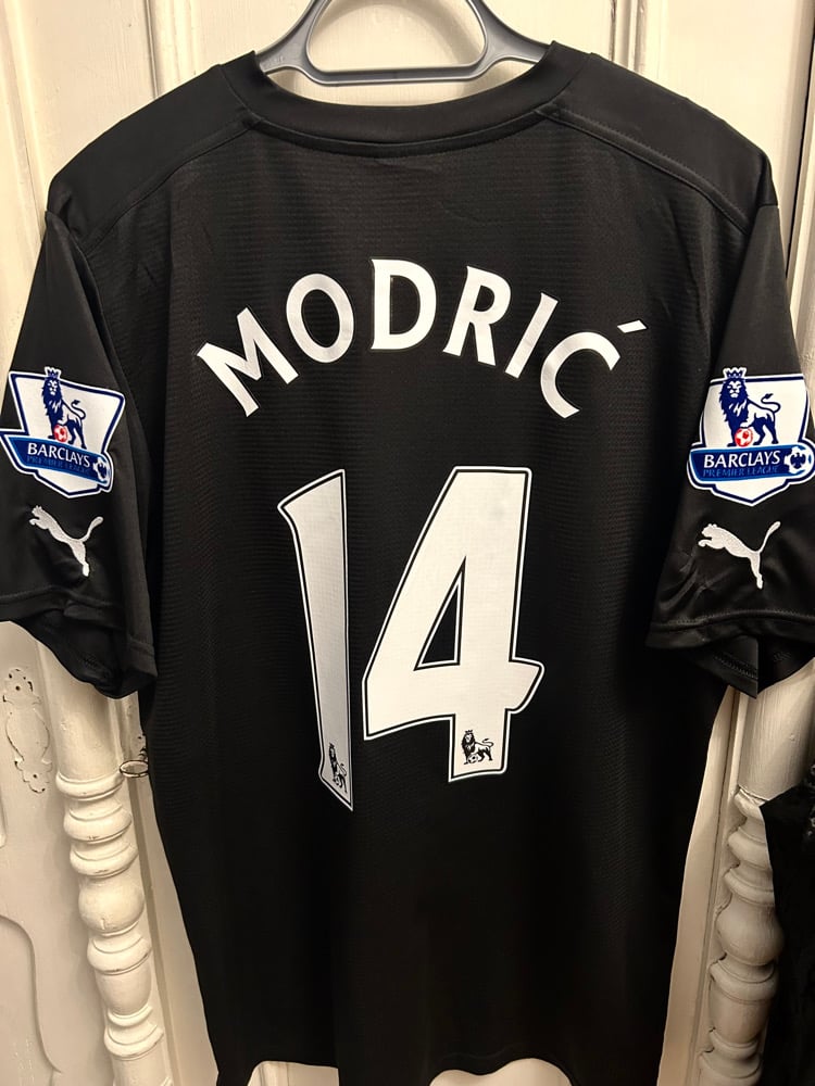 Image of Tottenham Hotspur “MODRIC 14” 2011/12 Third Shirt + patches (L)