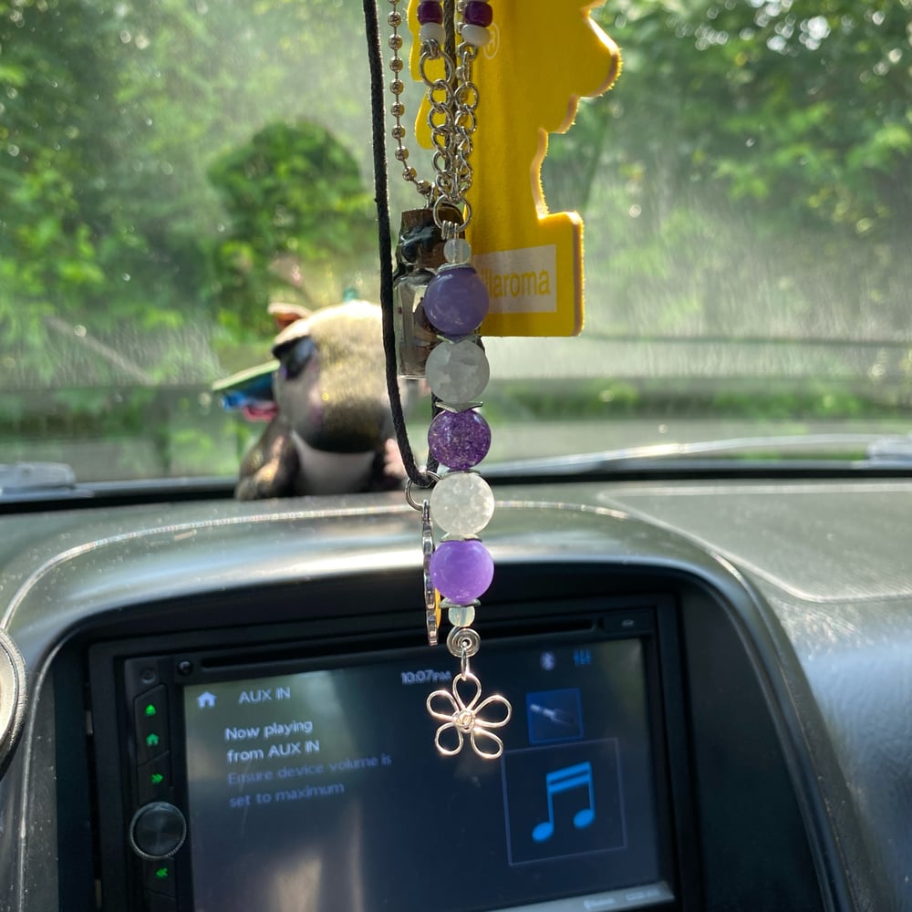 Image of purple flowers car beads 