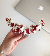 Image 2 of Semicorona flores jazmines blancos y rojo