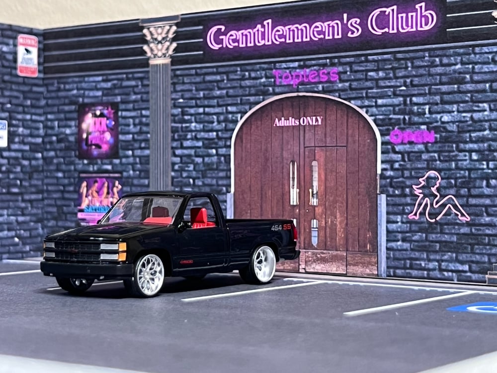 GENTLEMENS CLUB DISPLAY 