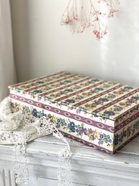 Image 5 of Boîte à couture fleurie