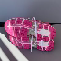 Image 5 of size: us9W uk7 eu40.5 cm25.75