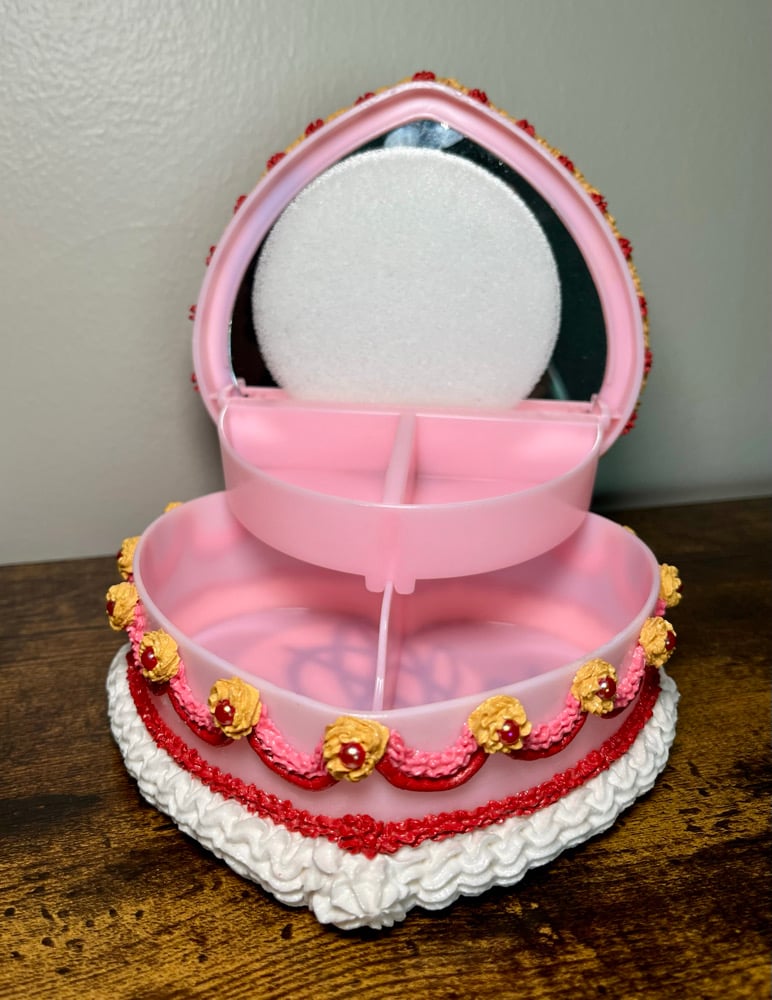 Image of Heated Rivarly Cakes Box