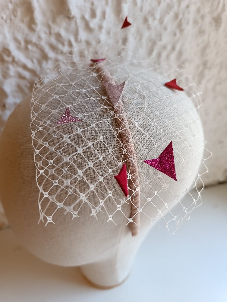 Image of Cerchietto veletta cipria con cuoricini rosso/rosa