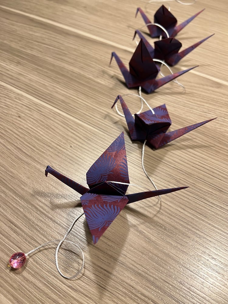 Image of Bird is the word - girlander med 5 origamifugler, mørk lilla