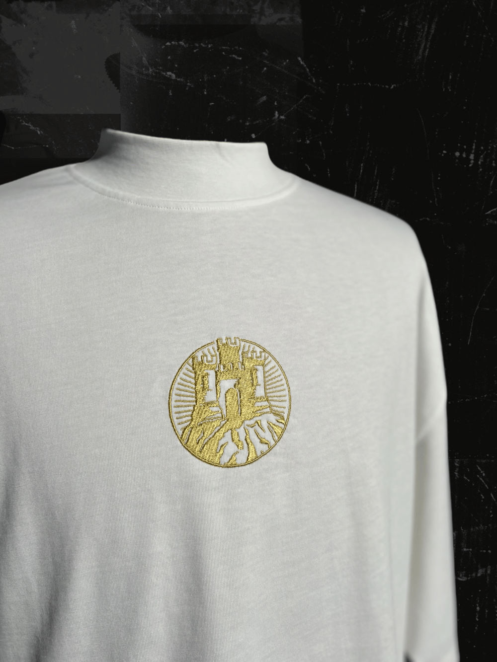 Luxury Fit Castle / T-Shirt