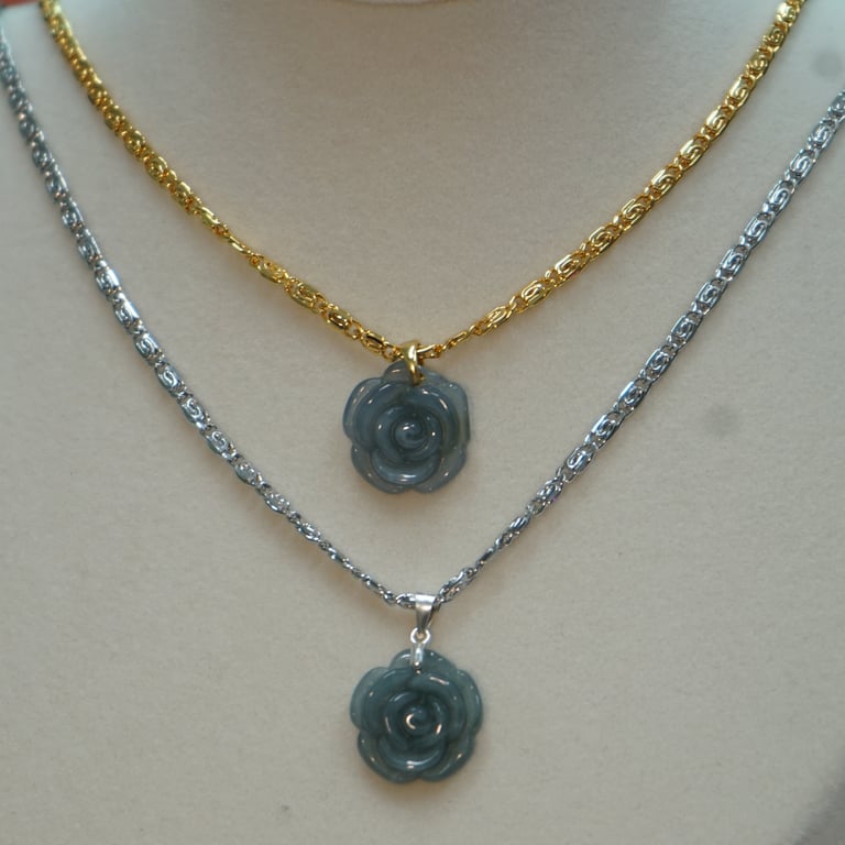 rose necklace  Image 2