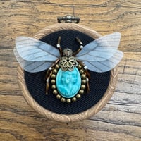 Image 4 of Cameo bee (a, 2.5 inches)