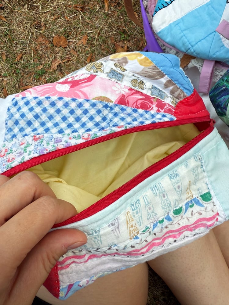 Image of Medium Zipper Pouch — 04