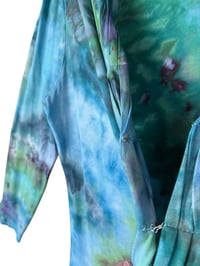 Image 7 of ♻️ UPCYCLED L Drapey Jersey 3/4 Sleeve Cardigan in Mermaid Ice Dye