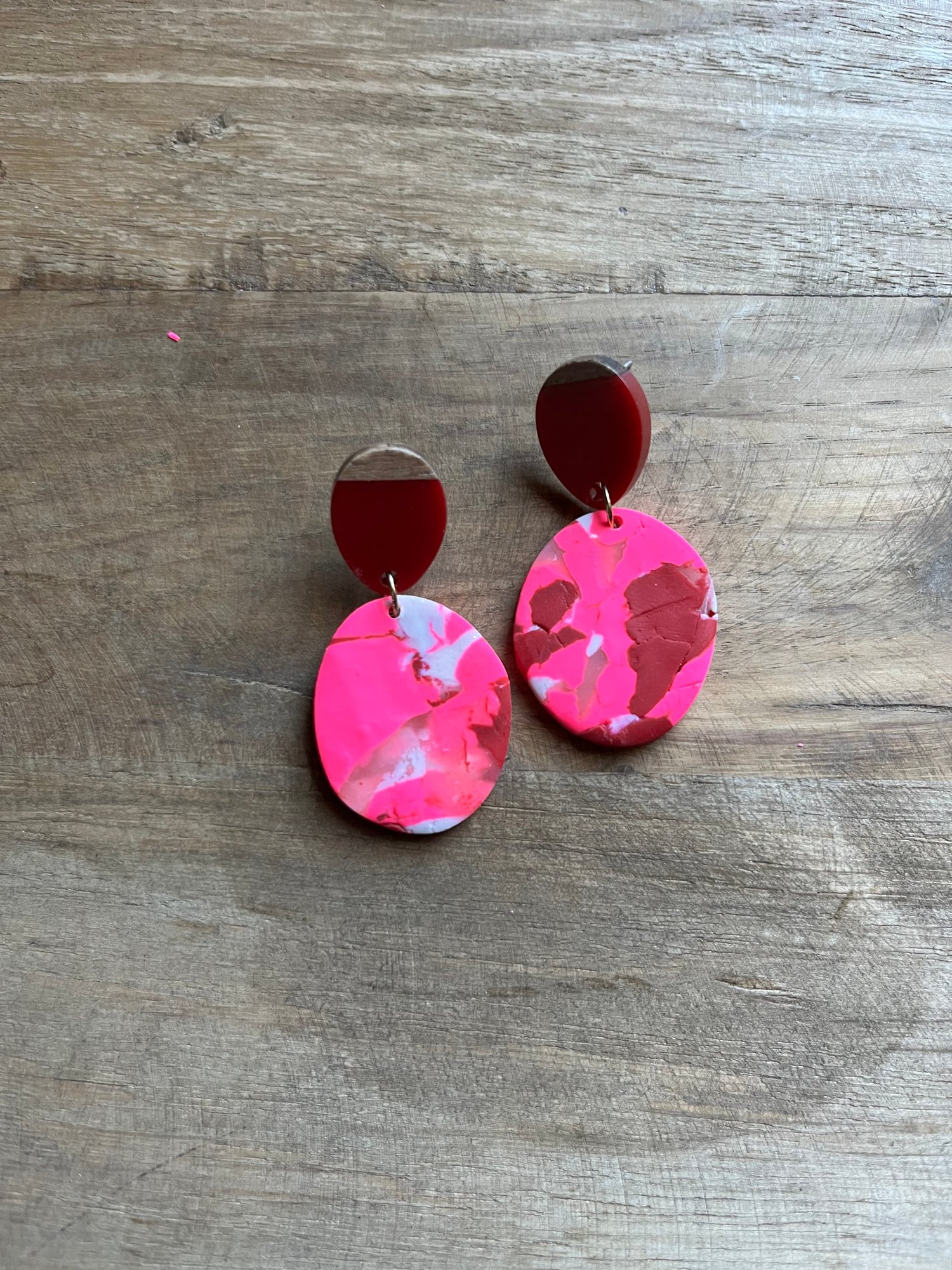 Image of Kings Canyon in Hot Pink Mix Red Stud