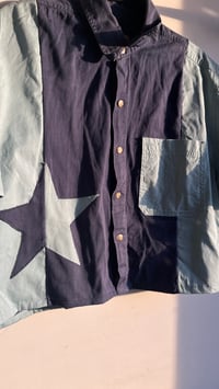 Image 3 of M/L - blue Star short sleeve buttonup 2