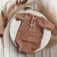 Image 1 of Photoshooting boys bodysuit Patrick - camel | photo props | 12 months