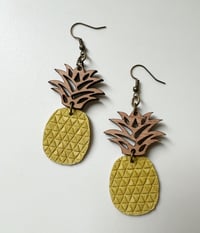 Image 1 of Wooden-topped pineapples